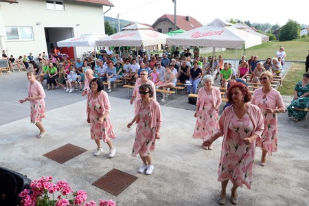 Kulturna prireditev Na lepi Menišiji 17 foto Ljubo Vukelič